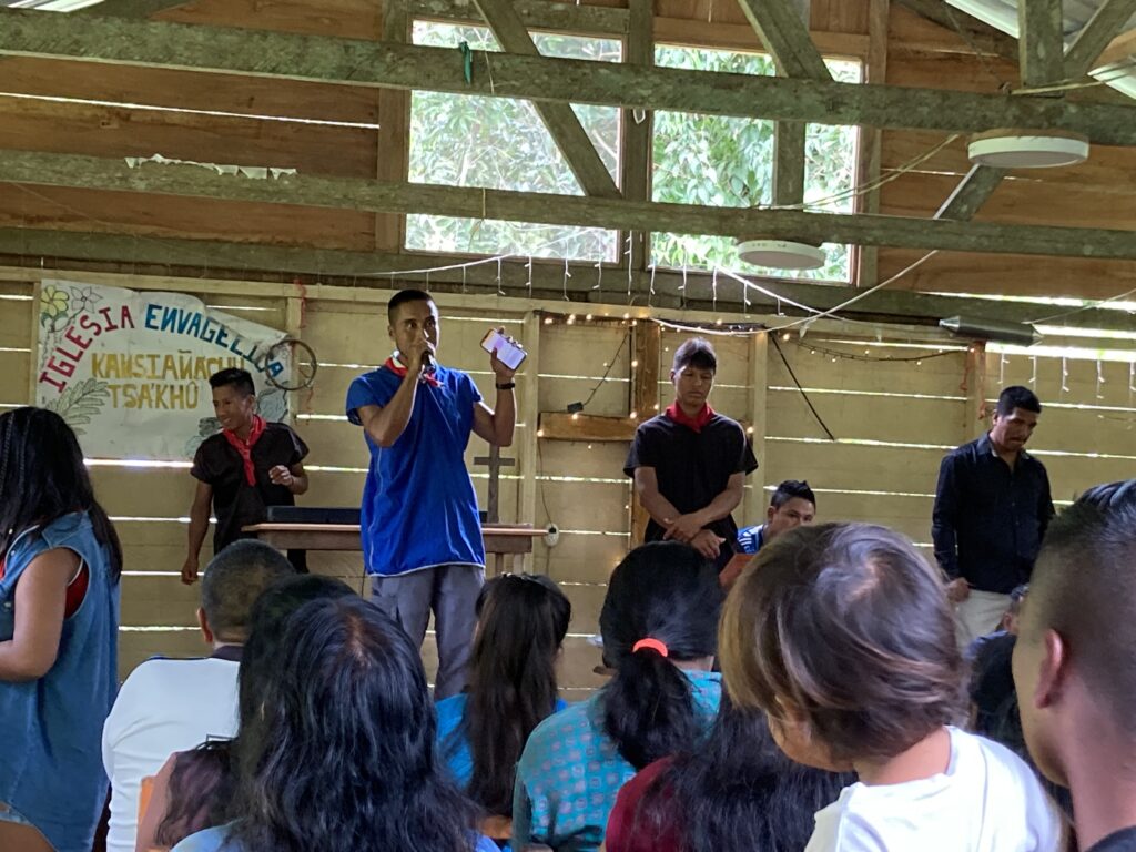 Worship service at Iglesia Evangélica Kansiañachu Tsa’khȗ