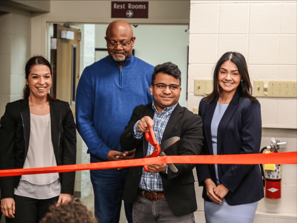 La Posada ribbon cutting