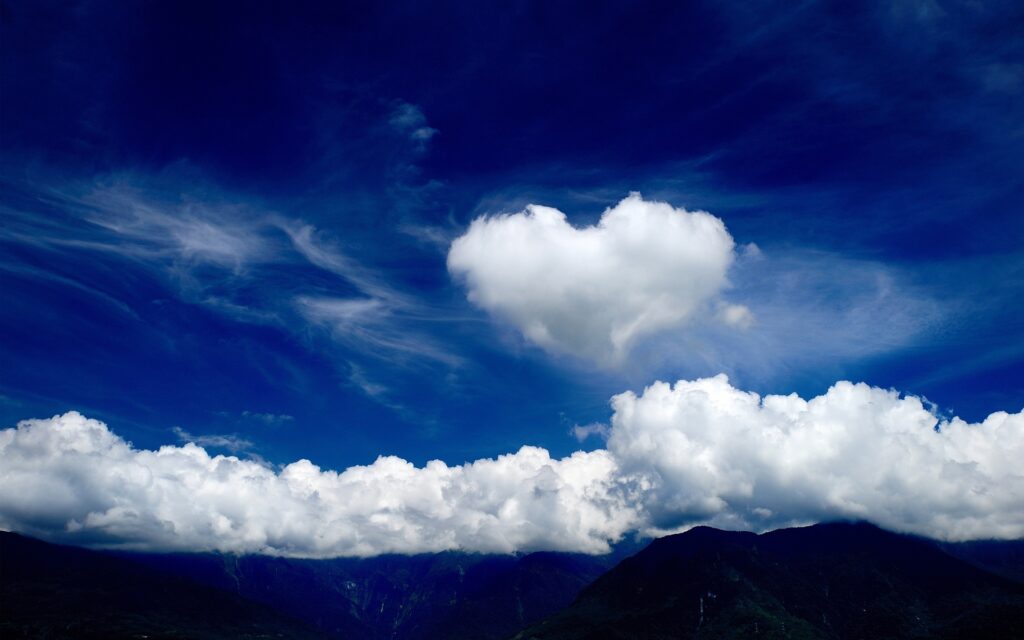 Heart-shaped cloud