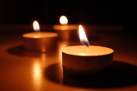 3-candles-1186910-1919x1275