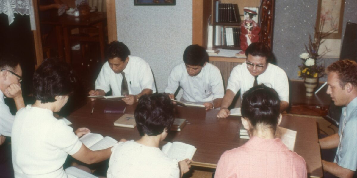 On right, Carl Leichty in an English language Bible study in December 1973 Kagashima, Japan. Photo courtesy of Mennonite Church USA.