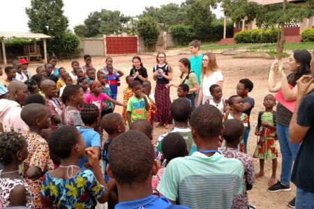 ​Diana Cruz (second from right) introduces the Youth Venture team to the La Casa Grande children. Photo by James R. Krabill.