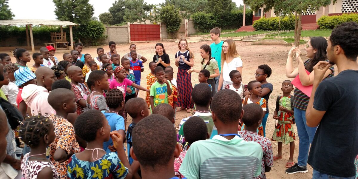 ​Diana Cruz (second from right) introduces the Youth Venture team to the La Casa Grande children. Photo by James R. Krabill.