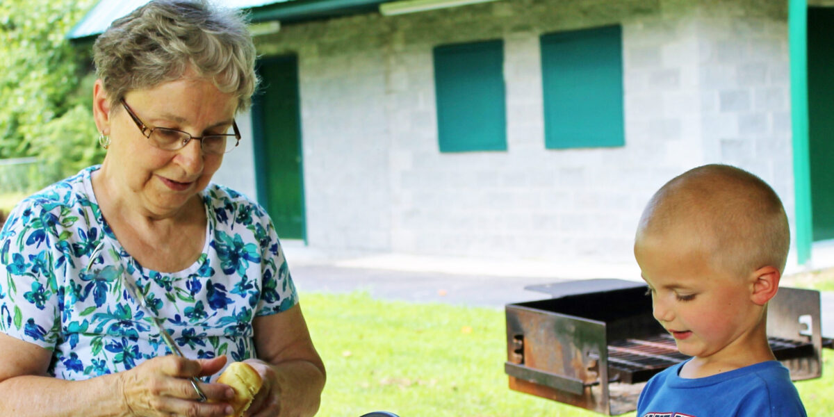 ​Emma Stutzman serving in Kentucky through Mennonite Central Committee's SWAP program. Click image for high resolution image.