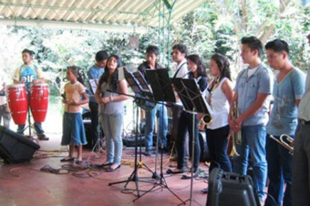 ​A Colombian Mennonite team leads worship at a retreat.